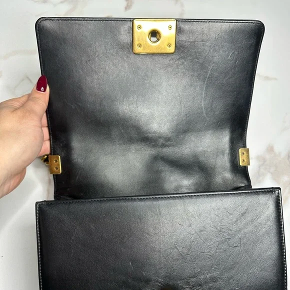 SOLD❌❌❌ Chanel Old Medium Boy Bag - Picture 10 of 17